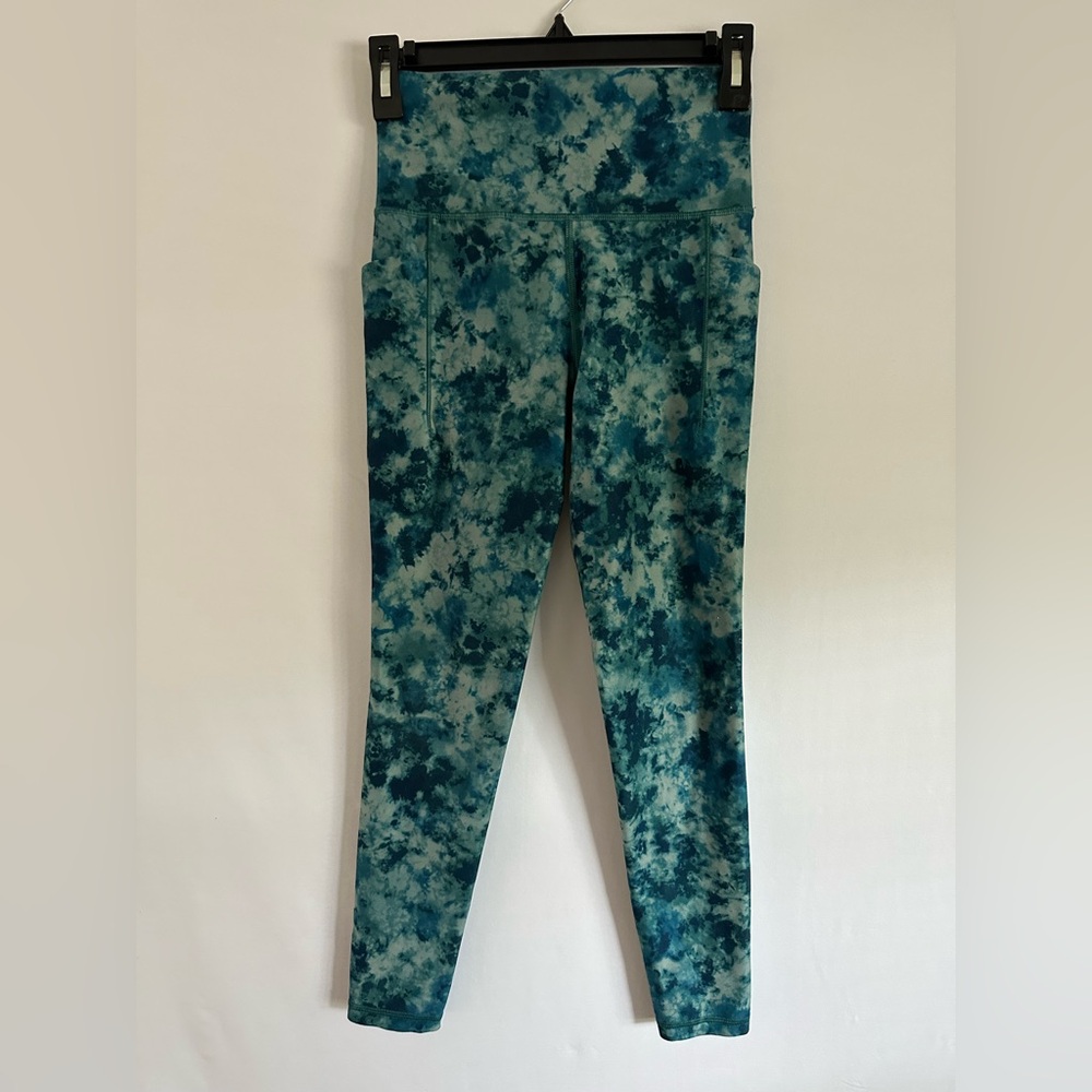 Athleta  Salutation Stash Pocket  7/8 Tights size Xs athletic wear
